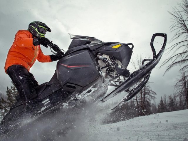 Meilleures combinaisons motoneige pour poudreuse