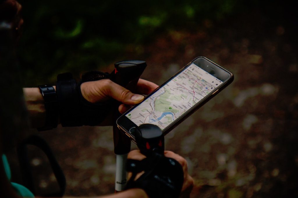 Komoot ou AllTrails : quelle appli choisir pour randonner